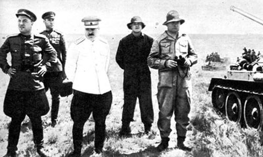 Лето 1945 года, Забайкальский фронт. Михаил Ковалёв - в центре (в белом кителе)